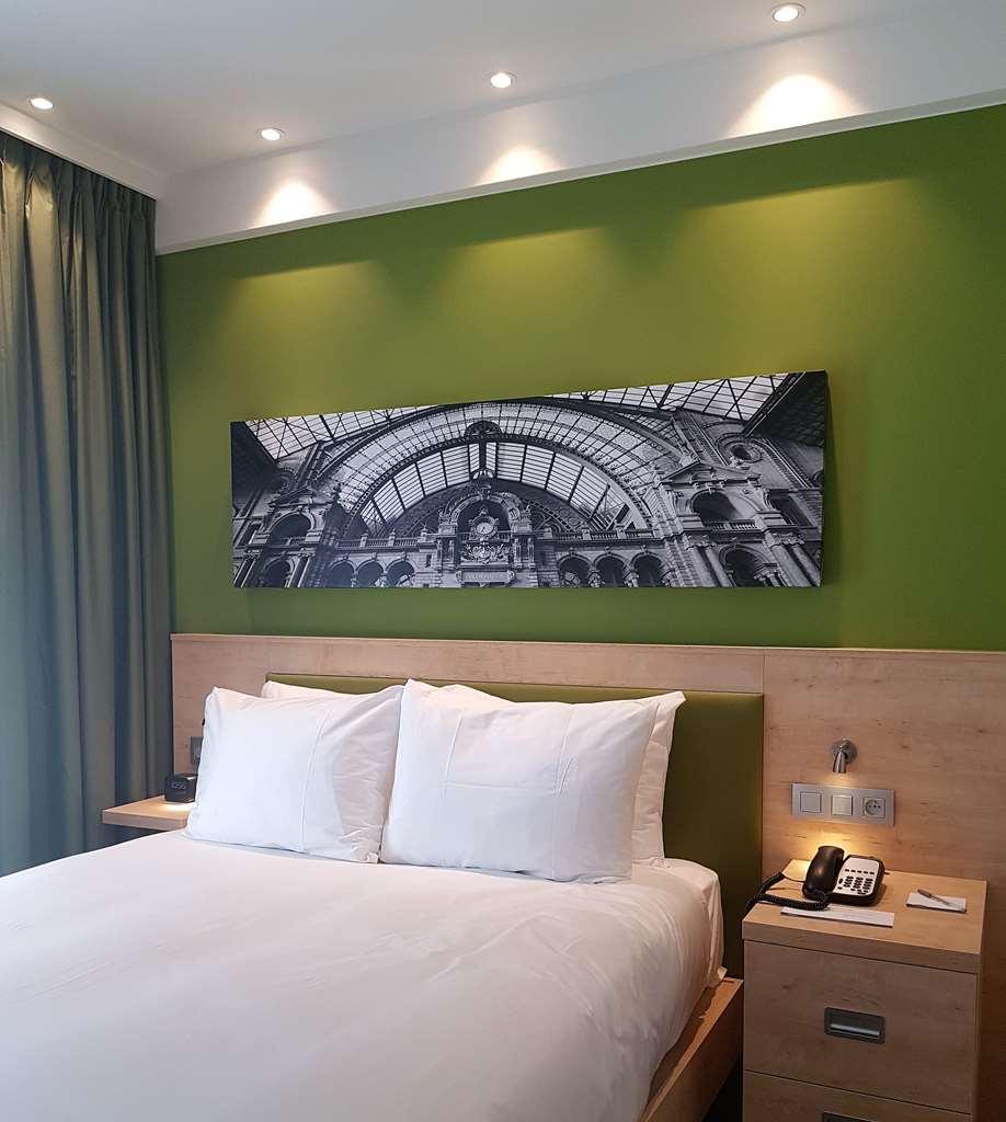 Hampton By Hilton Antwerp Central Station Room photo